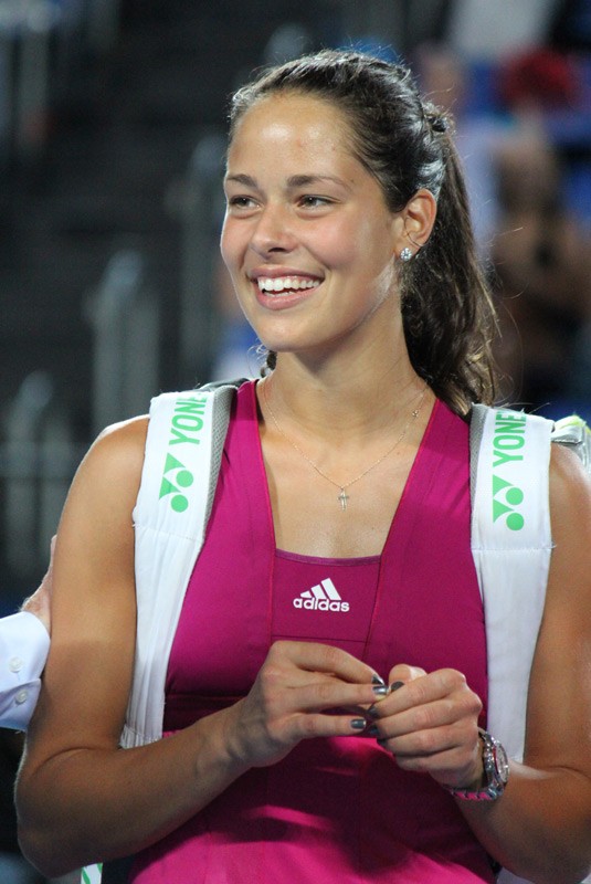 Ana Ivanovic, tay vợt xinh đẹp hay cười.